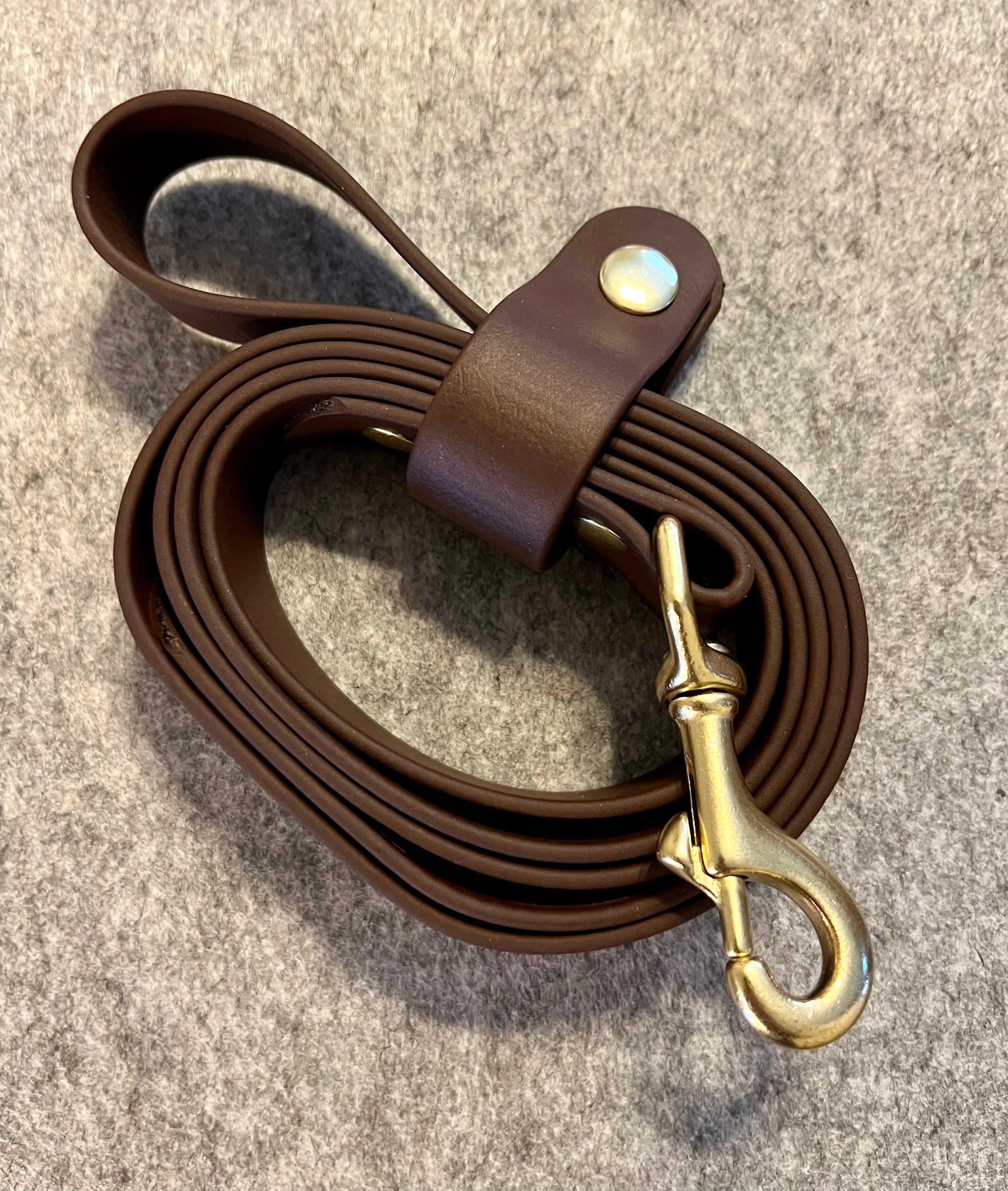 Leash Keeper is size M (Medium)