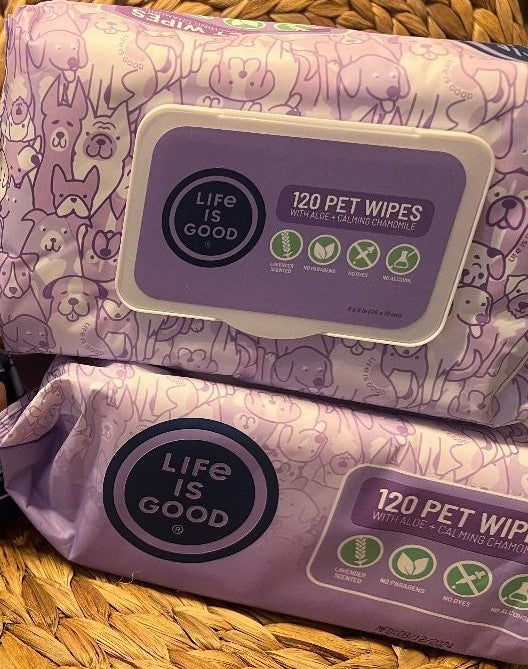 Pet Wipes with Aloe + Chamomile!