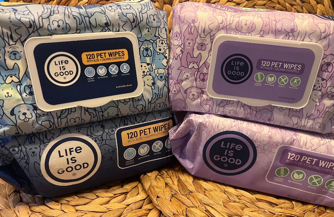 Pet Wipes with Aloe + Chamomile!